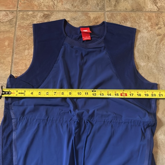 Nike top - Picture 6 of 7